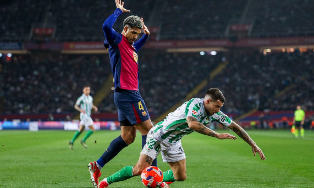 Le Nouveau Rôle Stratégique de Ronald Araújo Sous Hansi Flick au FC Barcelone