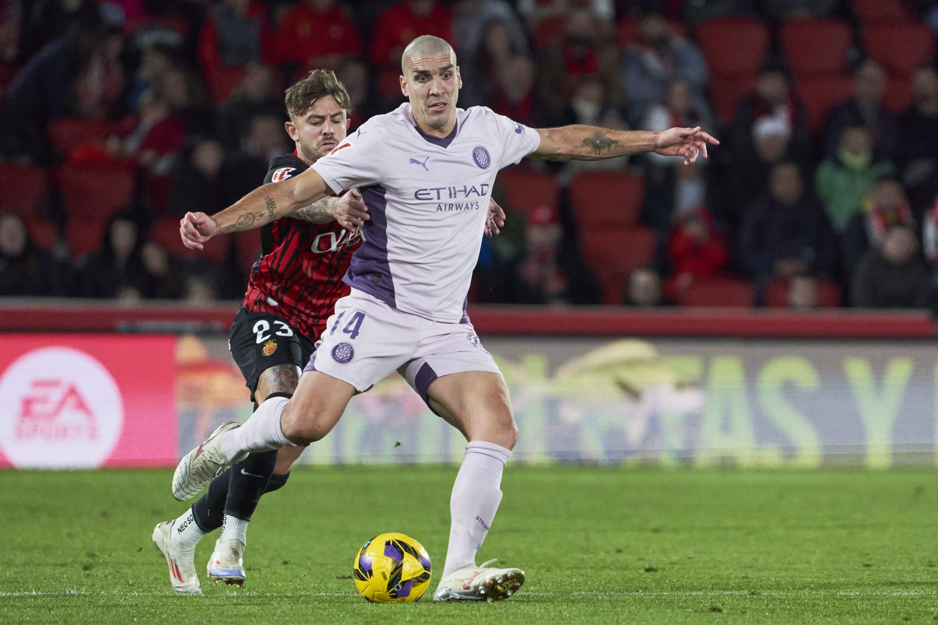 Sevilla Dévoile son Intérêt pour un Vétéran du FC Barcelone Écarté par Hansi Flick