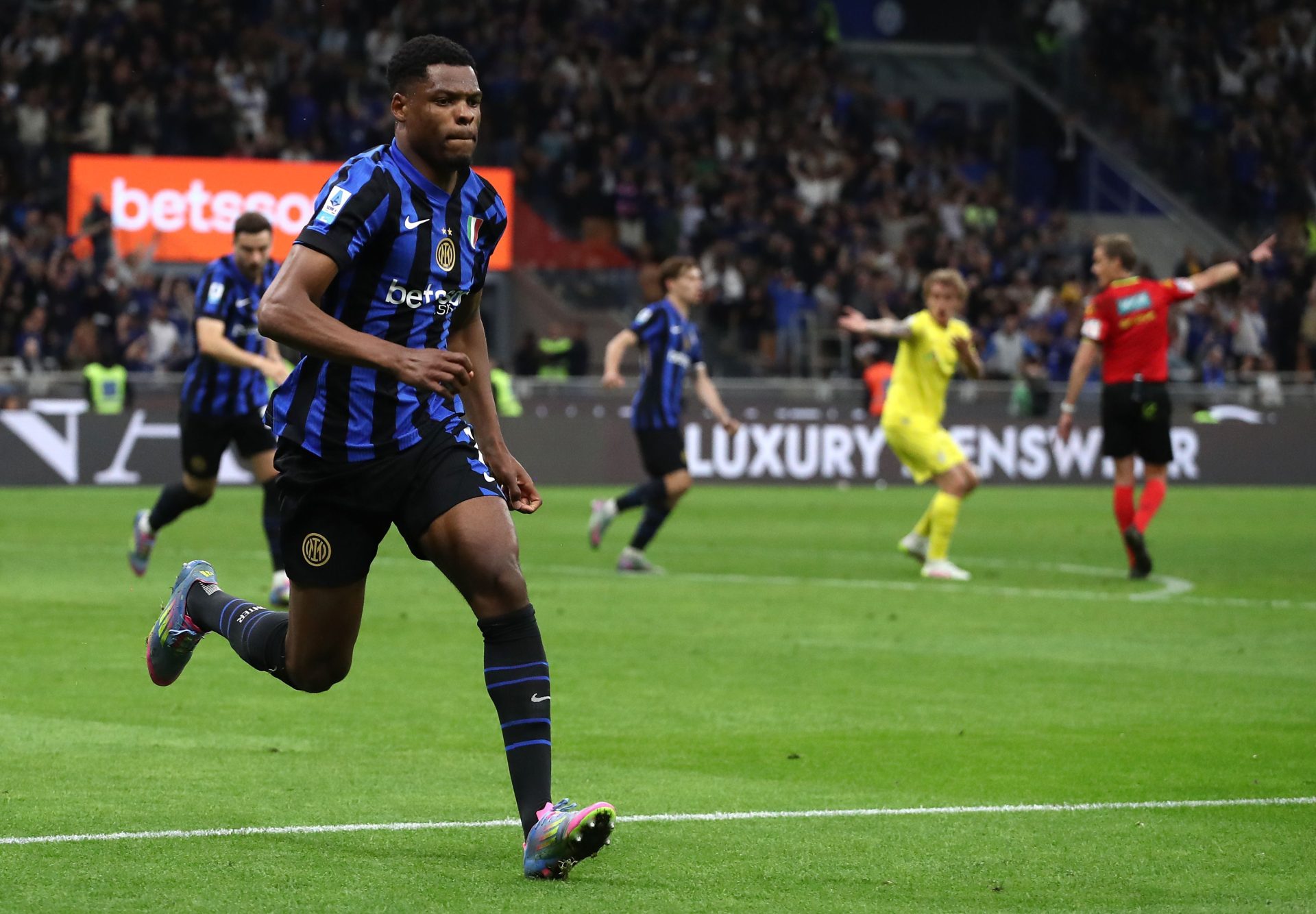 FC Barcelona : Convoitise Nélandaise pour Renforcer l'Équipe