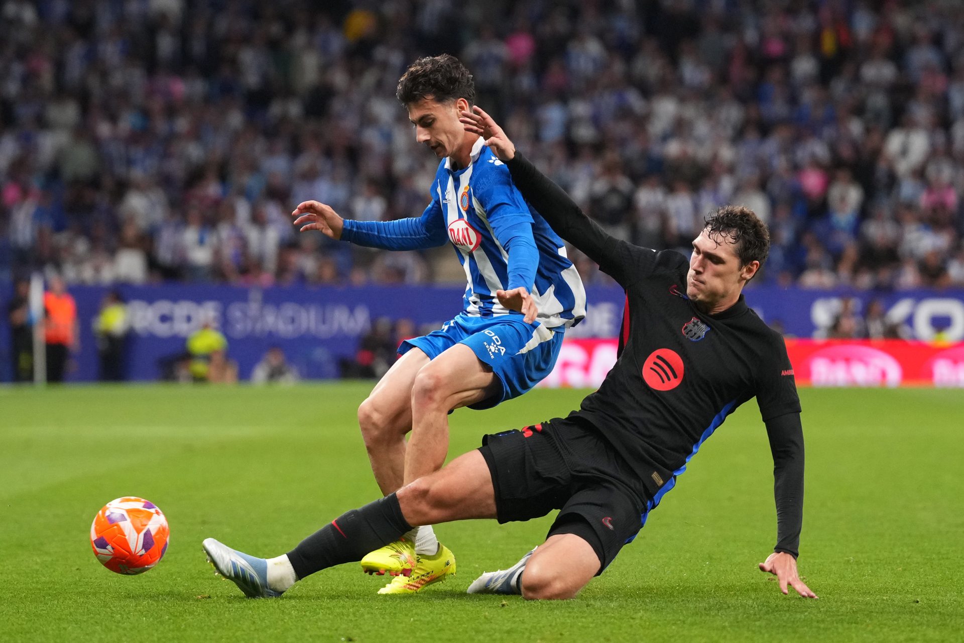 Barcelone en quête d'un miracle : L'indésirable sur le banc de touche