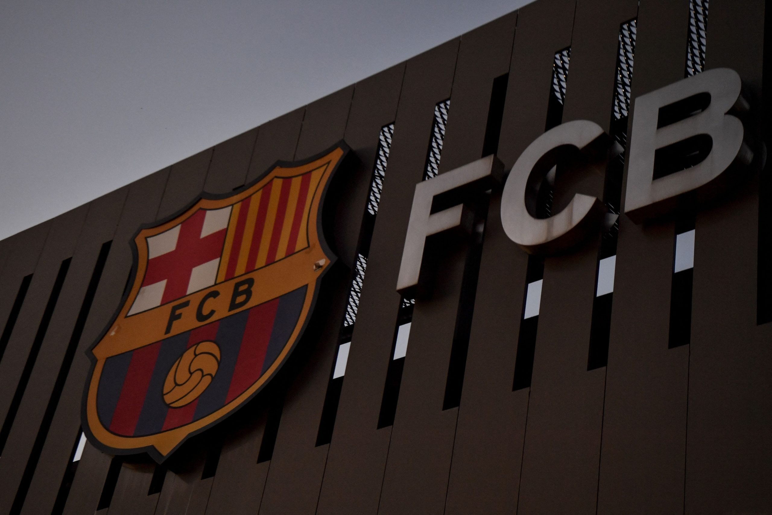 FC Barcelone : Une Tempête Contractuelle et ses Ambitions Inébranlables