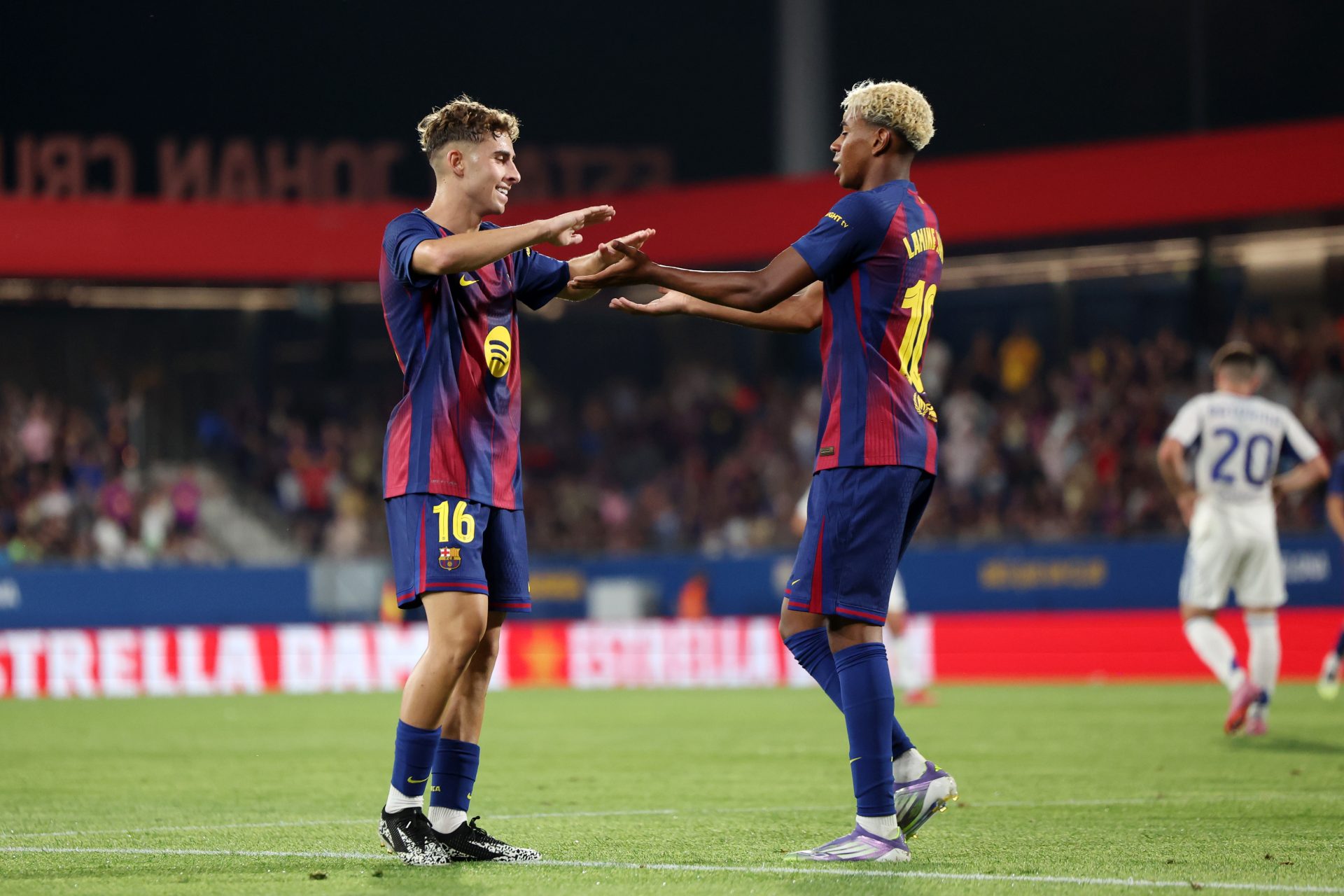 Le dilemme du FC Barcelone : Sacrifier un talent de la Masia pour 50 millions d'euros ?